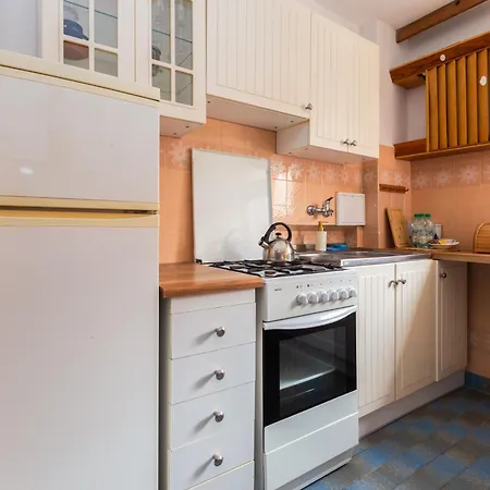 Centre By Bookinghost