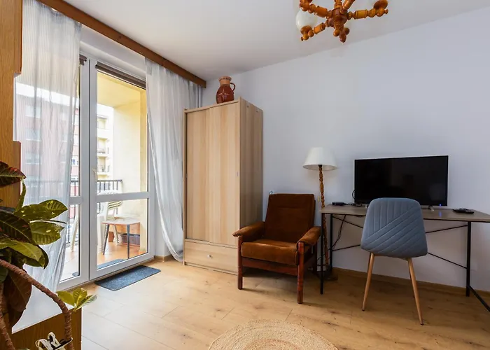 Centre By Bookinghost *